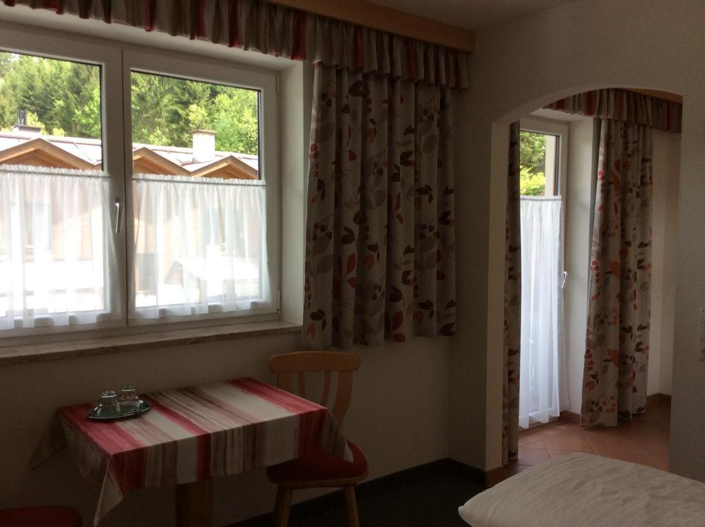 Zimmervermietung Babsy Bed & Breakfast Zell am See Ruang foto